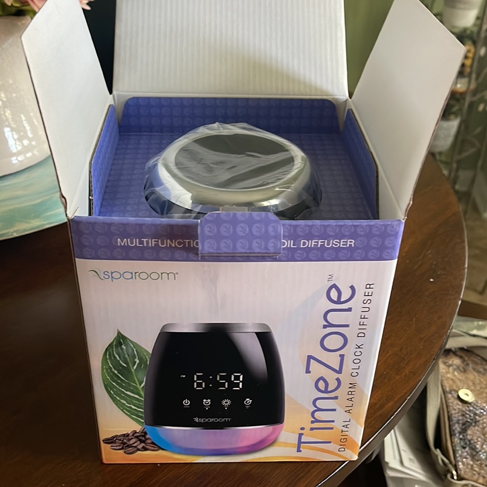 SpaRoom Time Zone Digital Alarm Clock Diffuser - Picture 3 of 5